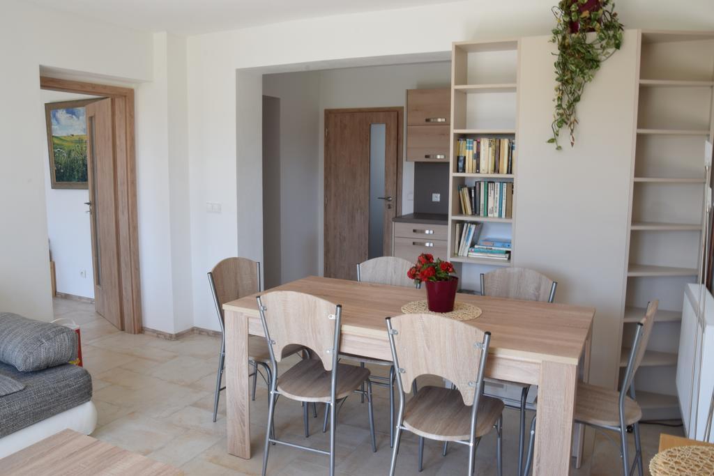 Appartement Penzion Na Samotach à Jindřichův Hradec Extérieur photo