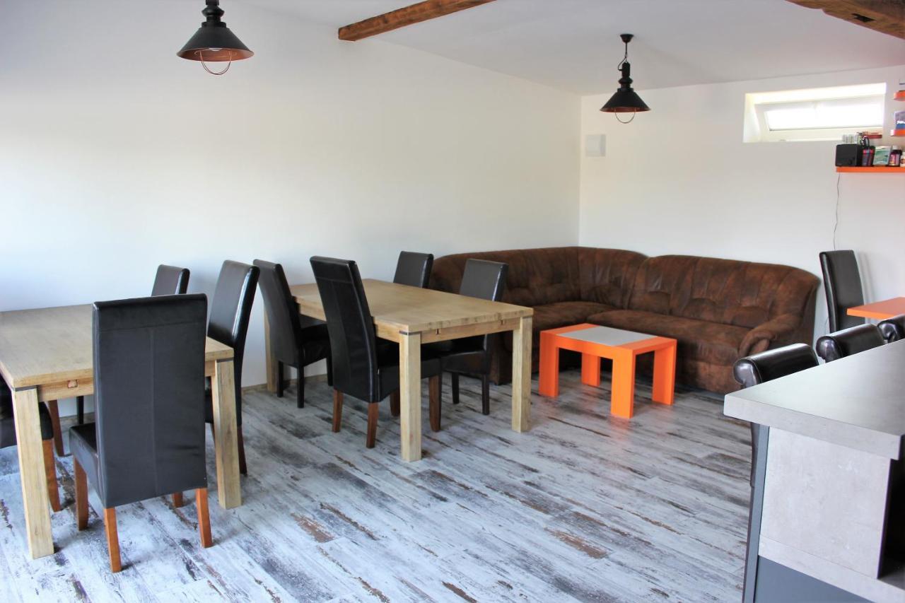 Appartement Penzion Na Samotach à Jindřichův Hradec Extérieur photo